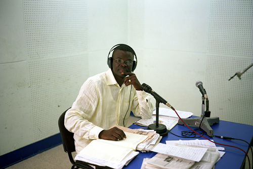 Alioune Wade (DJ Prince), animateur radio et DJ, RTS, Dakar, Senegal