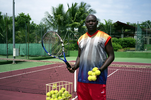 Antoine, professeur de tennis, Club Saoti, Libreville, Gabon